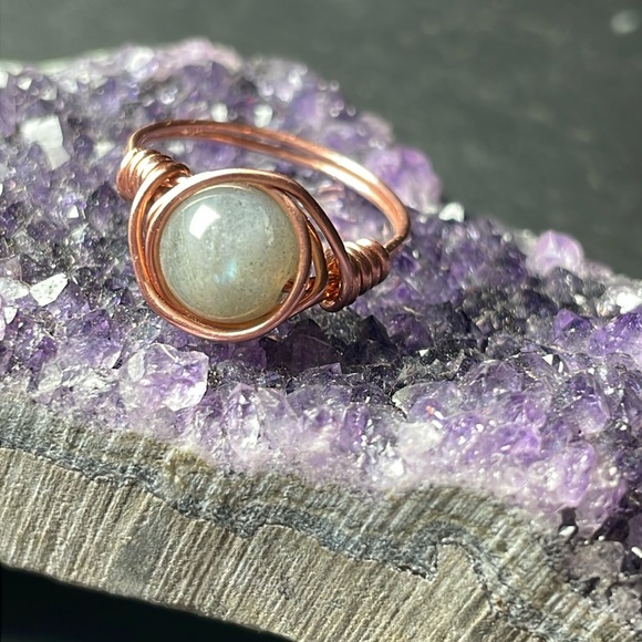 Labradorite Gemstone Bare Copper Artisan Designed Ring - Picture 8 of 16
